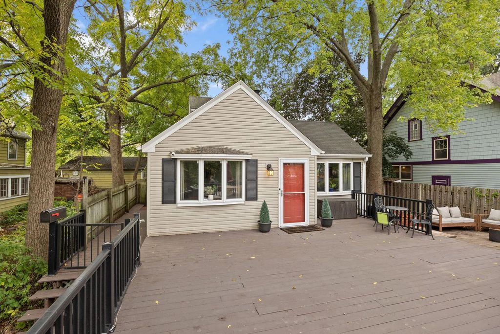 992 Mclean Avenue, Saint Paul