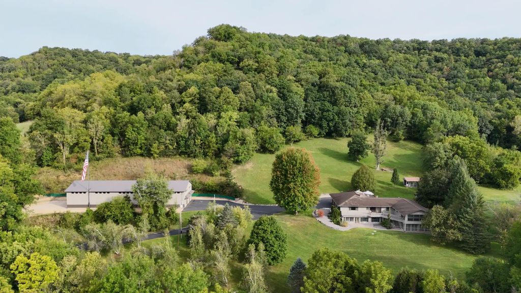5000 County 21, La Crescent