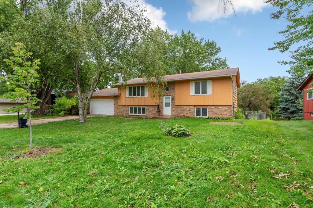 1513 Eisenhower Court, Northfield