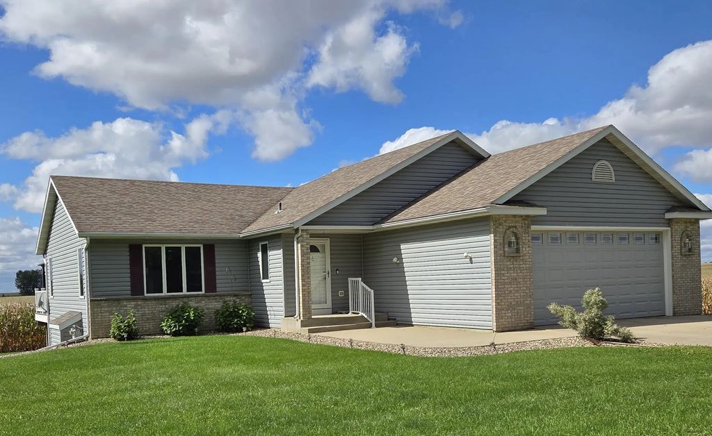 500 4th Avenue Ne, Hayfield