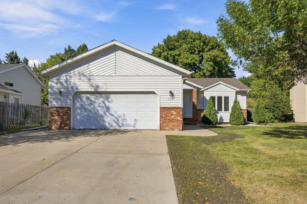 2319 35th Avenue S, Fargo