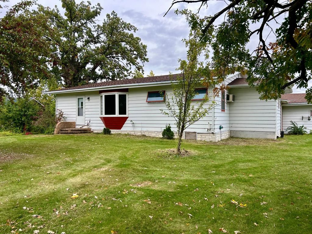 137 W 5th Street, Newfolden