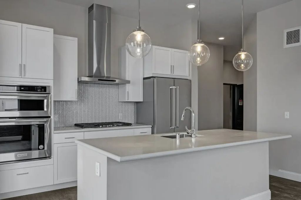 1477 W Lake St N639, Minneapolis