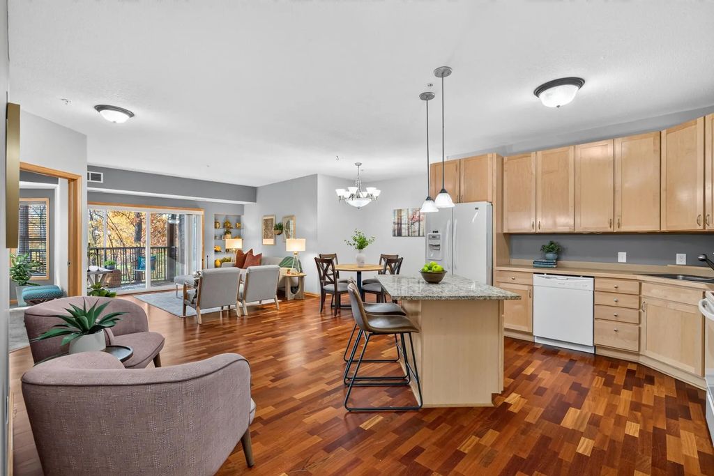 9165 Comstock Lane N 209, Maple Grove