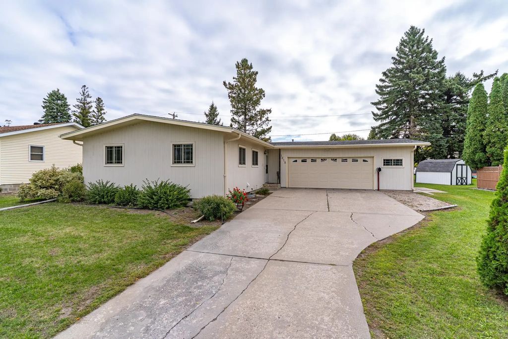 1618 Hoven Lane, Crookston