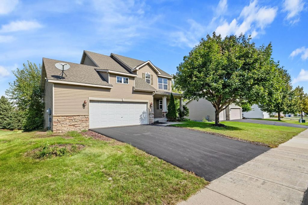 1096 Danube Avenue, Shakopee