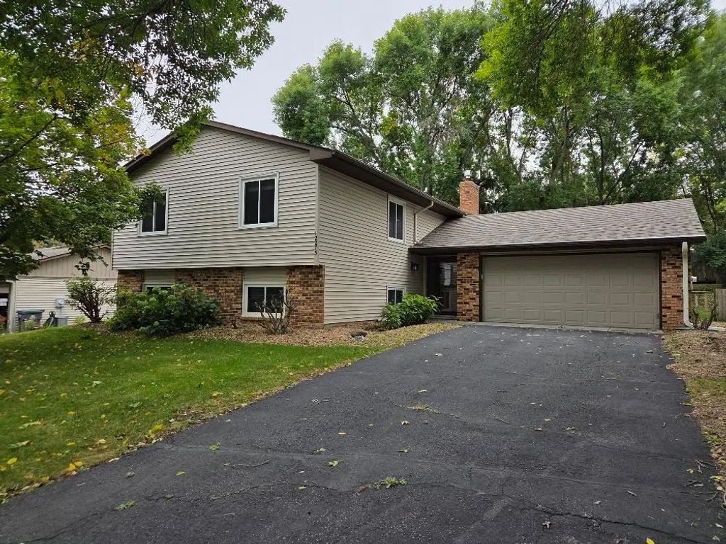 12273 Jack Pine Trail, Eden Prairie