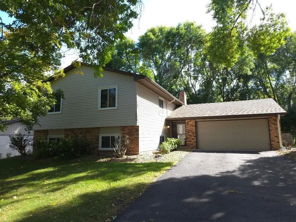 12273 Jack Pine Trail, Eden Prairie