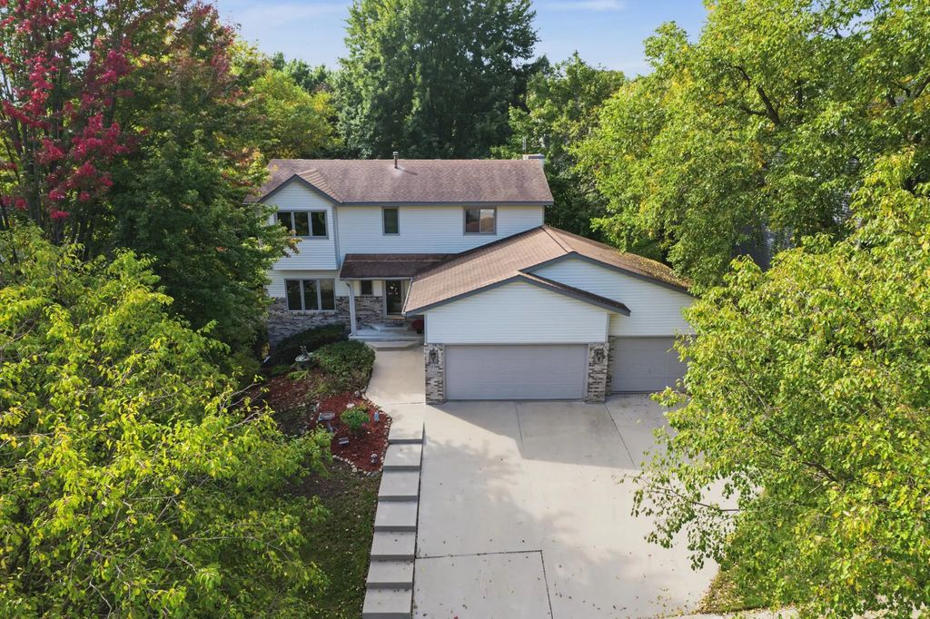 2112 Parkwood Hills Drive Ne, Rochester