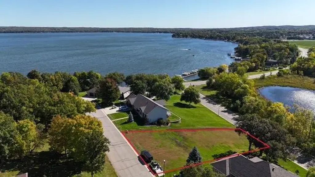 2125 Memory Lane, Detroit Lakes