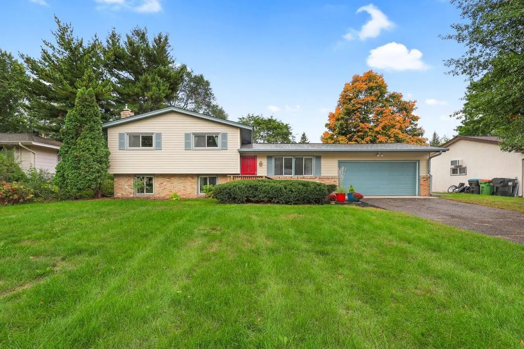708 Holland Lane Ne, Spring Lake Park