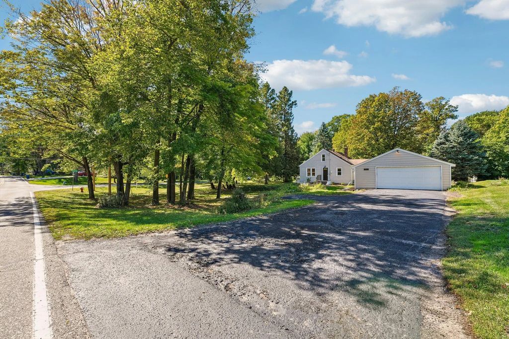 625 Bear Avenue N, Vadnais Heights