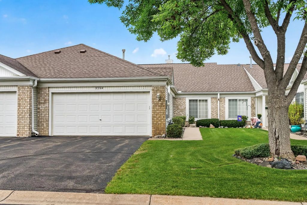 9254 Prairieview Trail N, Champlin