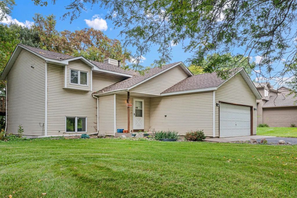 6933 Magda Drive, Maple Grove