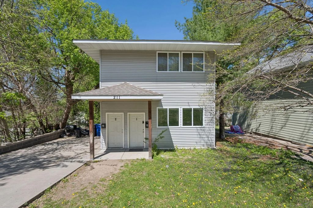 211 Belvidere Street E, Saint Paul