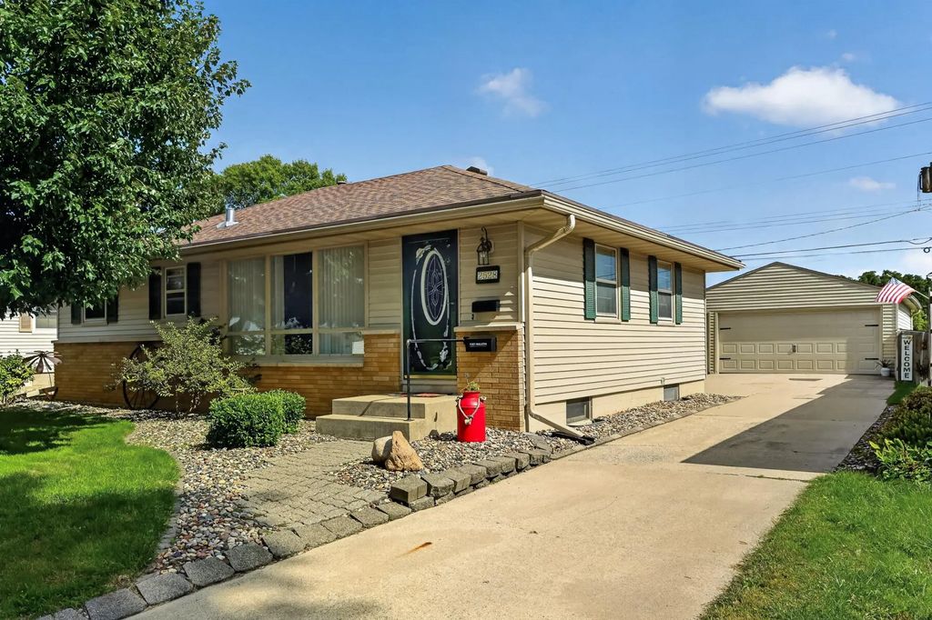 2528 11th Avenue Nw, Rochester