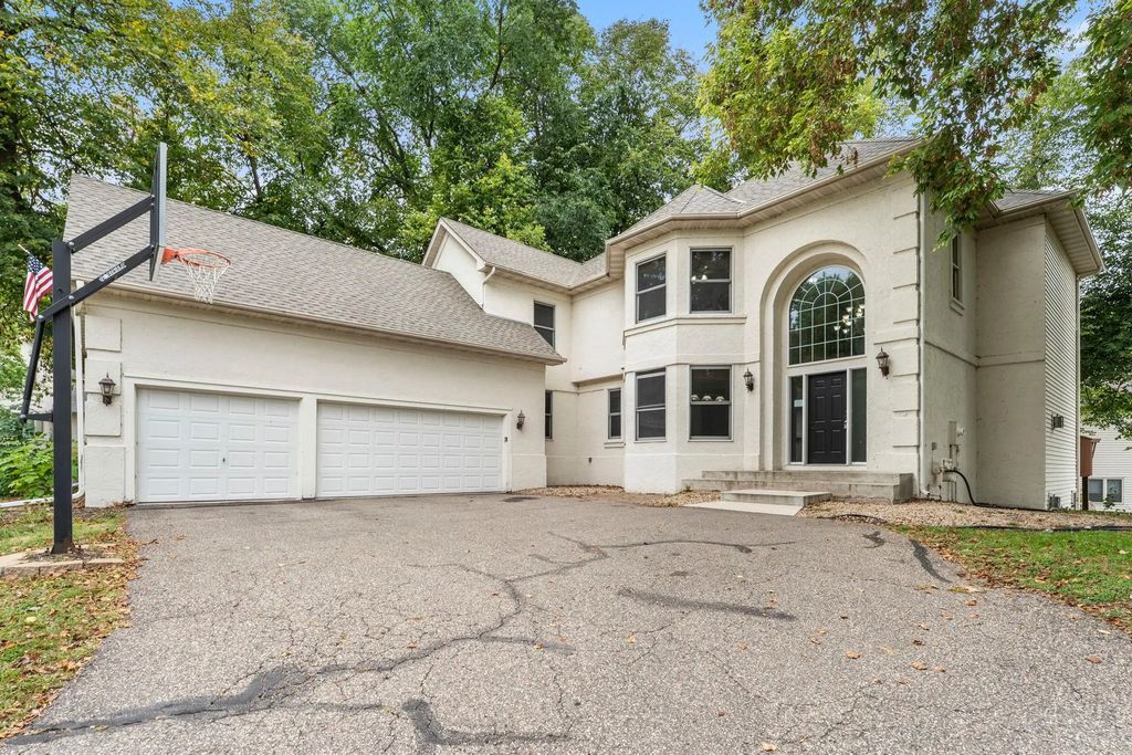 8915 Umbria Place N, Maple Grove