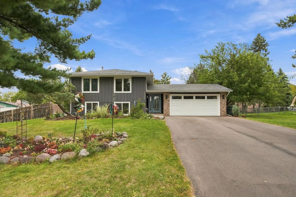 1709 Cochrane Avenue, Eagan