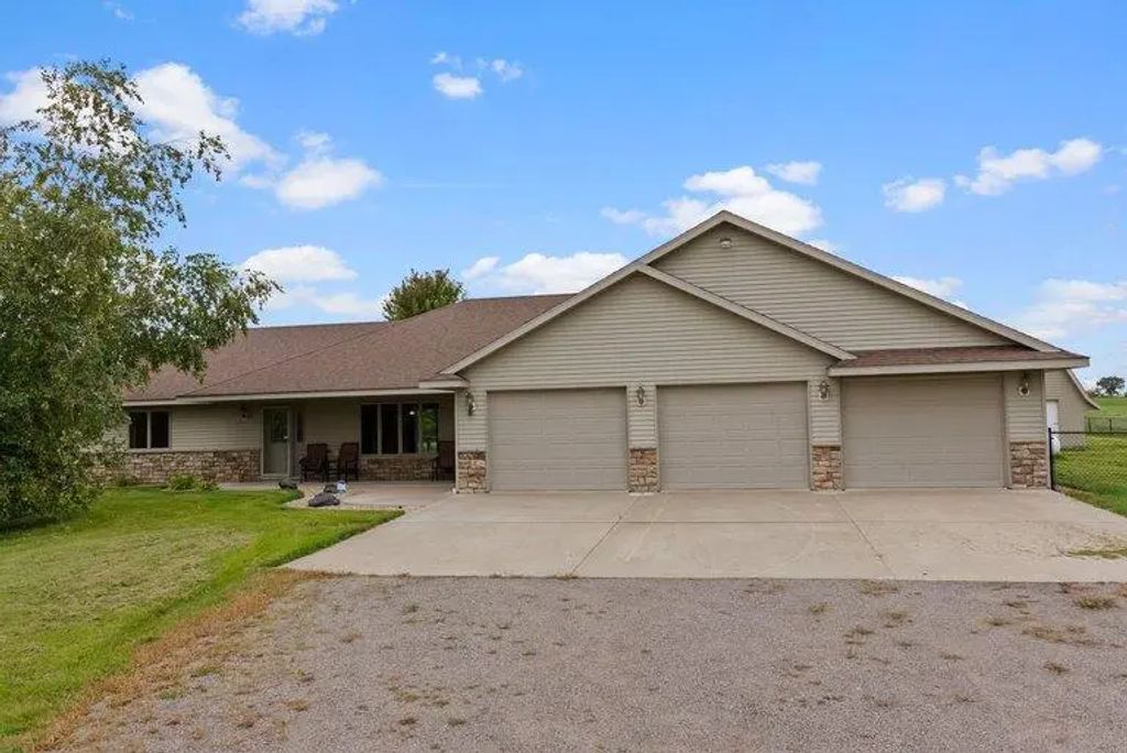 12221 85th Avenue, Milaca