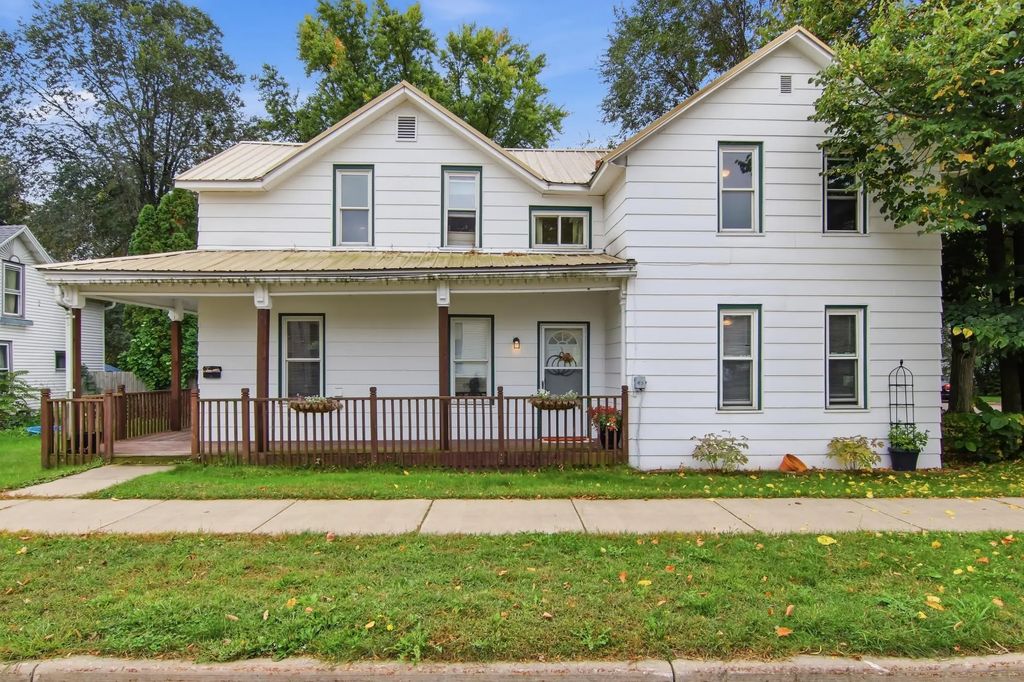 465 W Spruce Street, Chippewa Falls