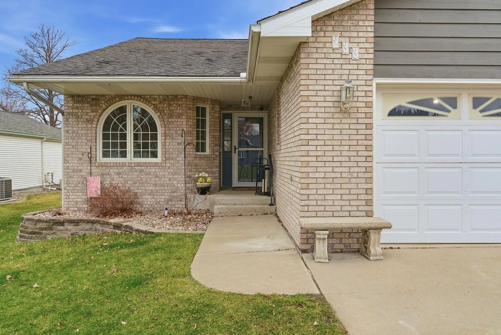 233 Gilbert Avenue Sw, Madelia