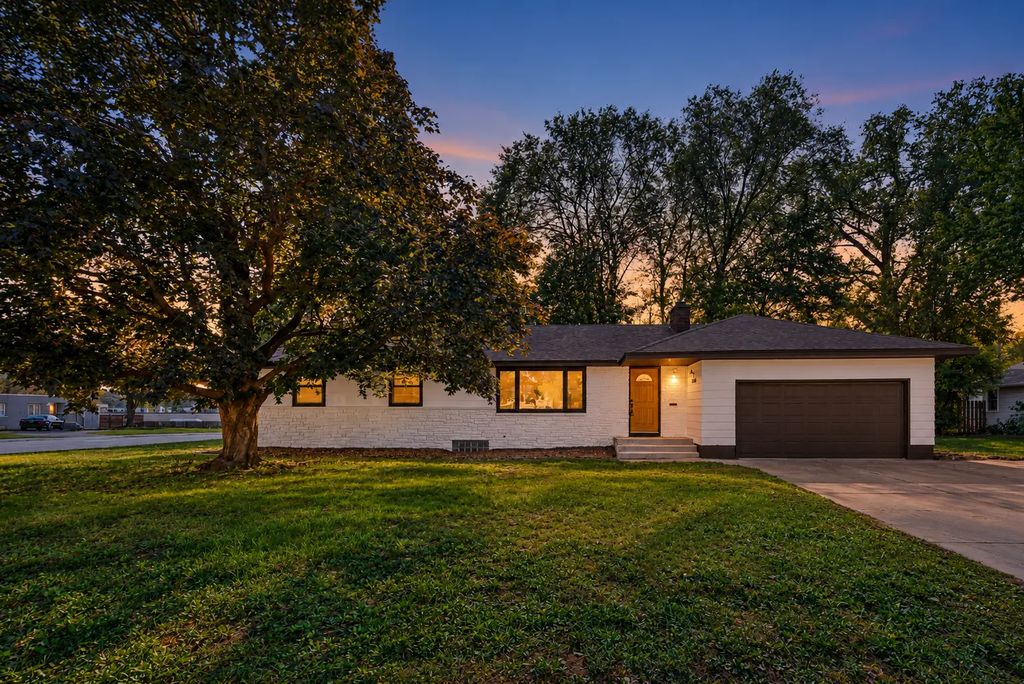 4243 Douglas Drive N, Crystal