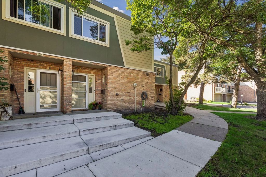 7227 W Franklin Avenue, Saint Louis Park