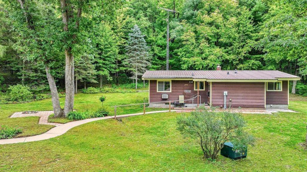 N9278 State Road 25, Colfax