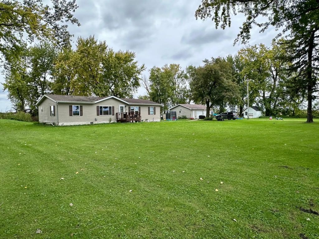 28529 825th Avenue, Hollandale