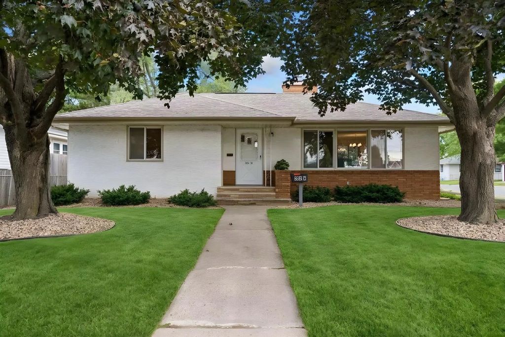 202 Ash Street W, South Saint Paul