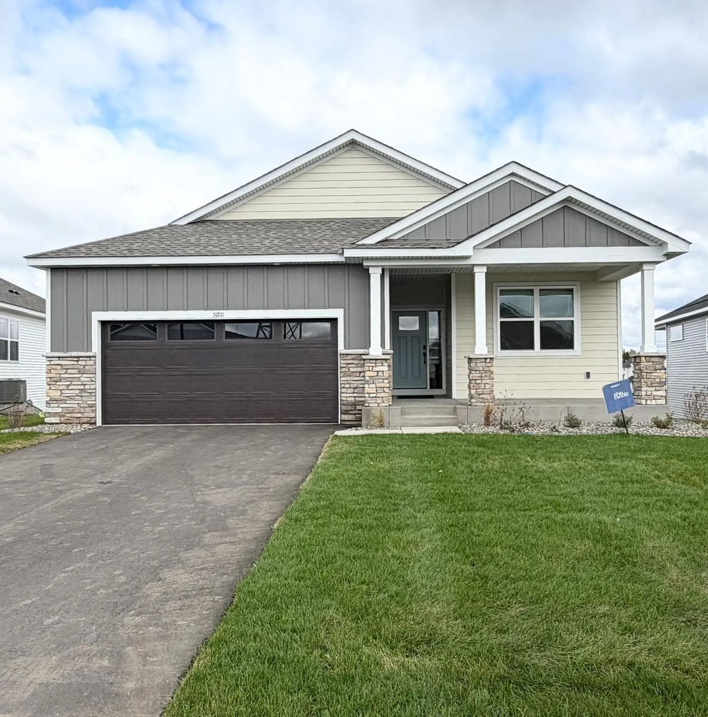 5180 Long Pointe Bay, Woodbury