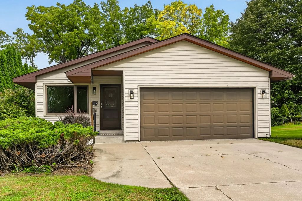 515 Union Street Ne, Chatfield
