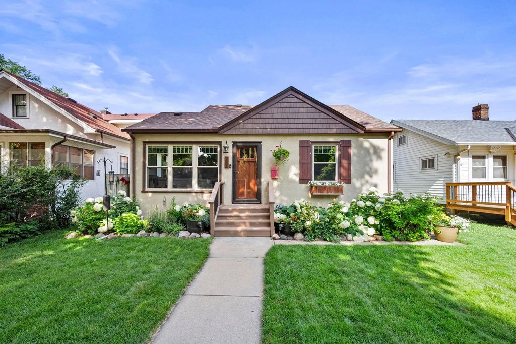 2704 Garfield Street Ne, Minneapolis