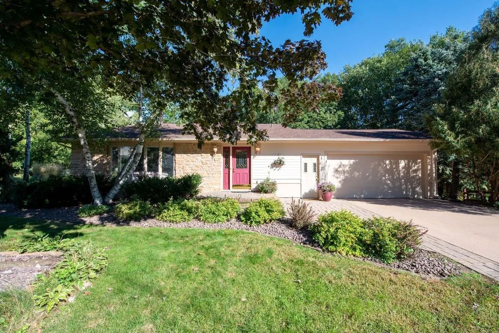 2 Capri Drive, Mankato