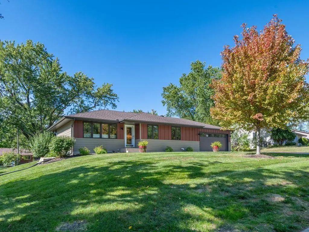 13008 Lakeview Drive Drive, Burnsville