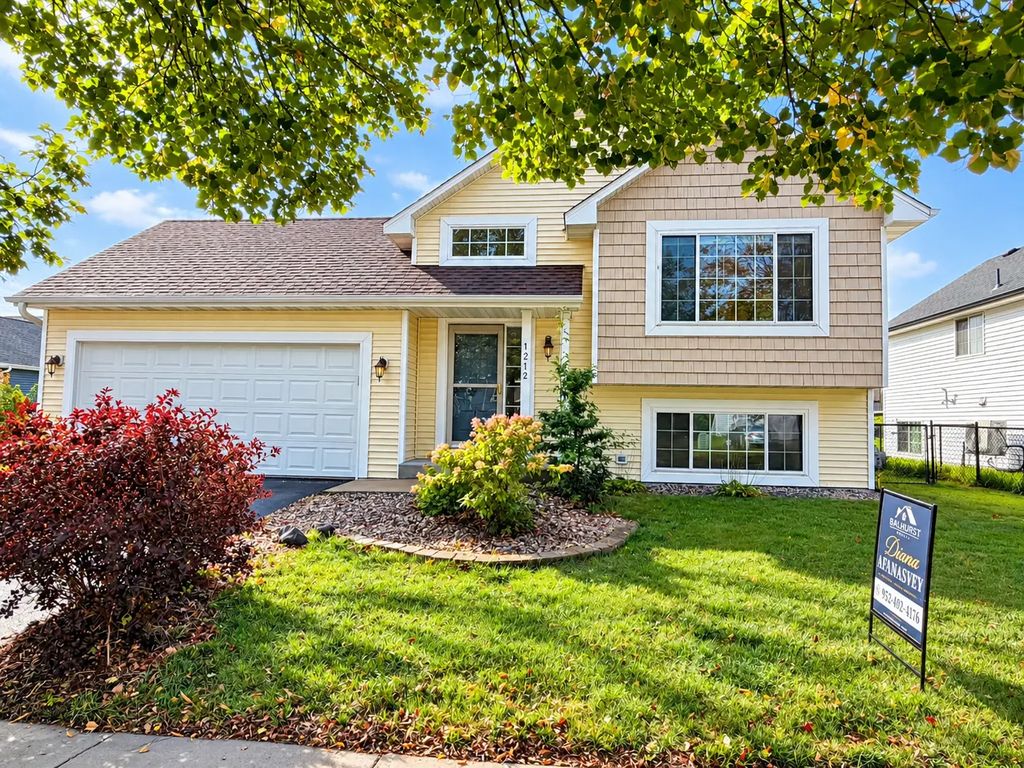 1212 Elm Street, Farmington