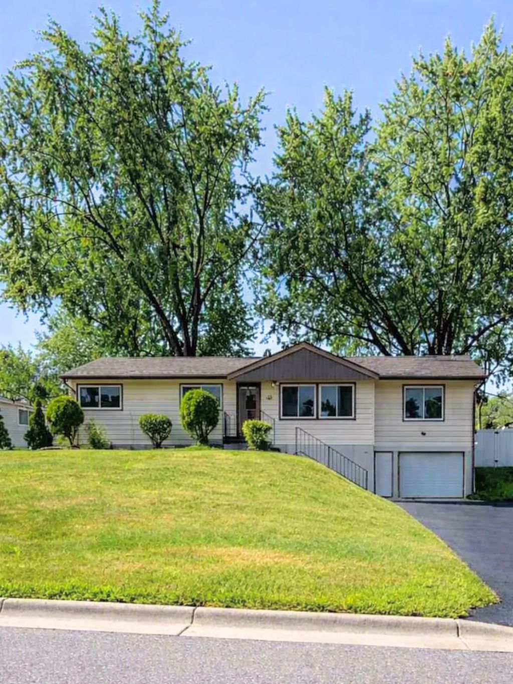 262 Demar Avenue, Shoreview