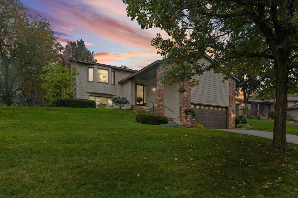 1142 Parkview Lane, Eagan