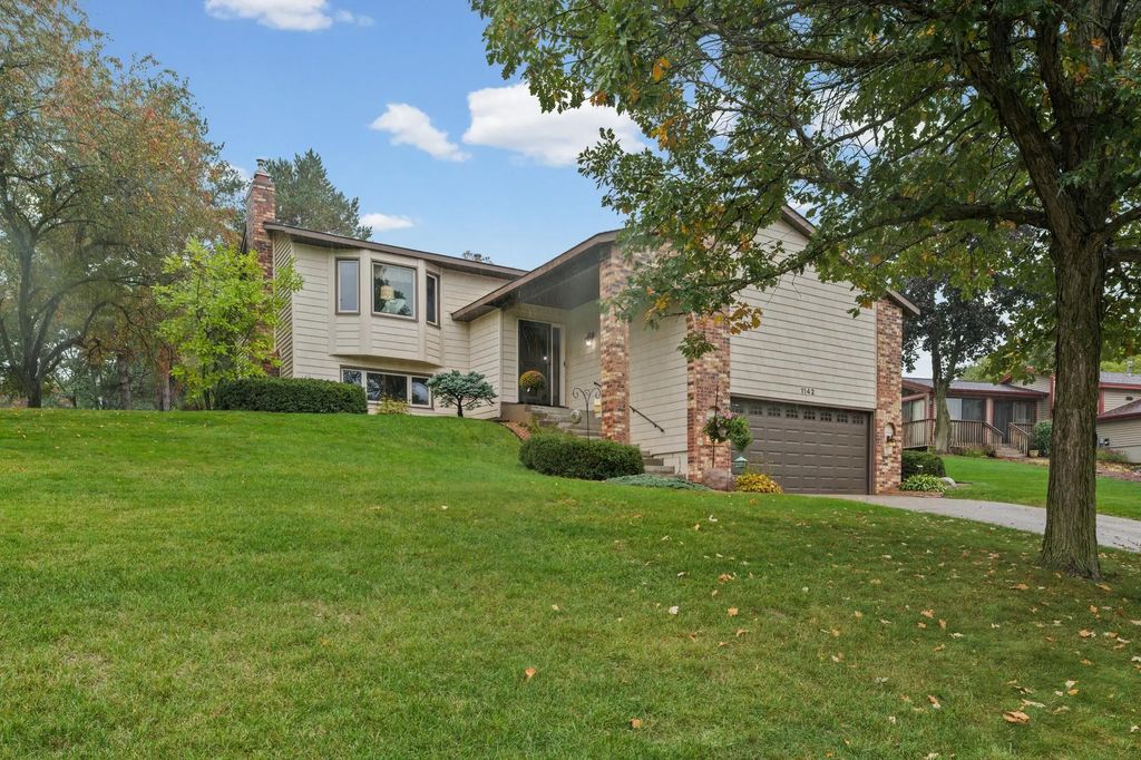 1142 Parkview Lane, Eagan