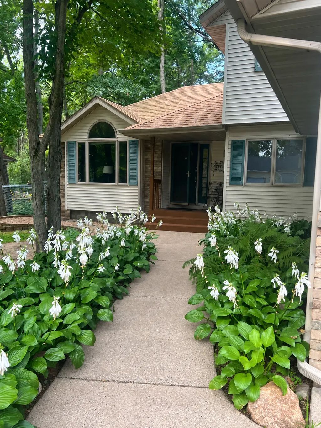 38308 Golden Oaks Trail, North Branch