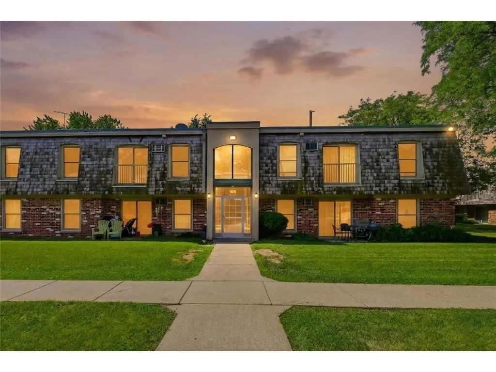 908 9th Avenue S 7, Hopkins