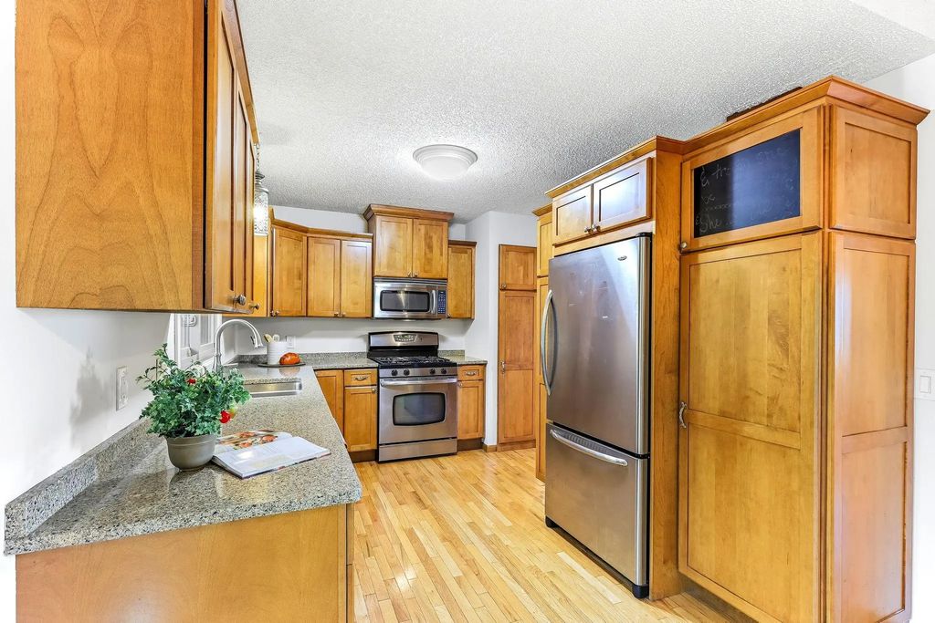 762 Elrene Court, Eagan