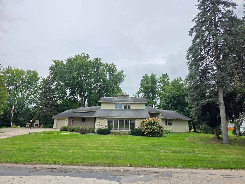 240 1st Street Sw, Elgin