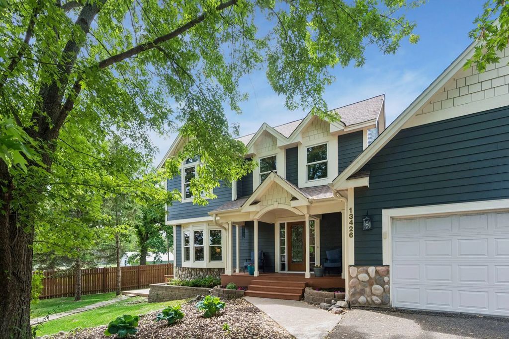13426 Excelsior Boulevard, Minnetonka