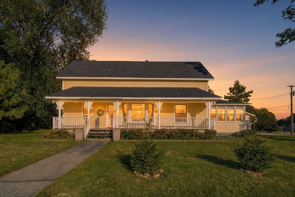 15974 Clayton Avenue E, Rosemount