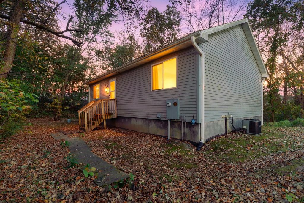 7815 Inwood Road, Cologne