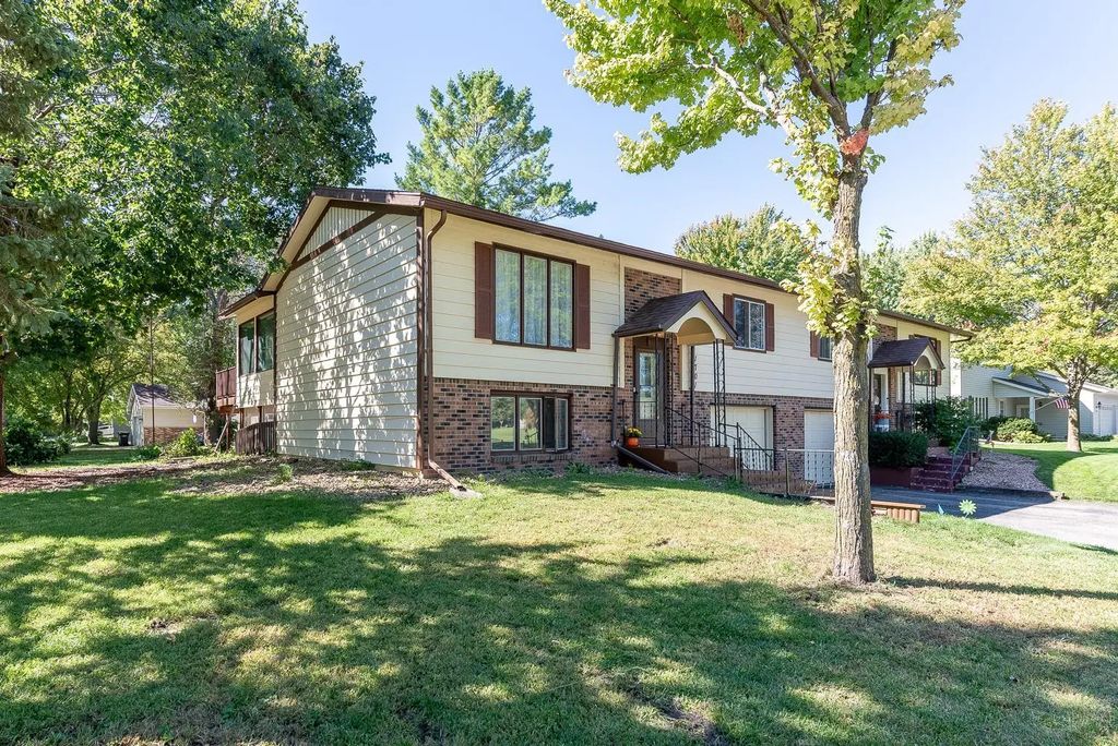 1701 Quail Roost Drive, North Mankato