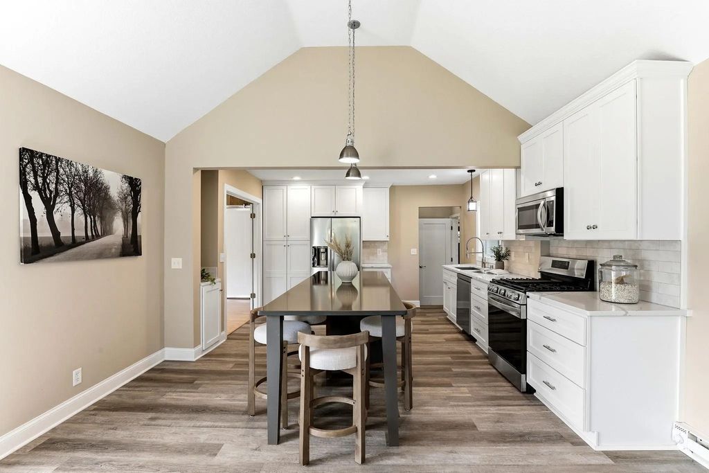 1922 Oakland Road, Minnetonka