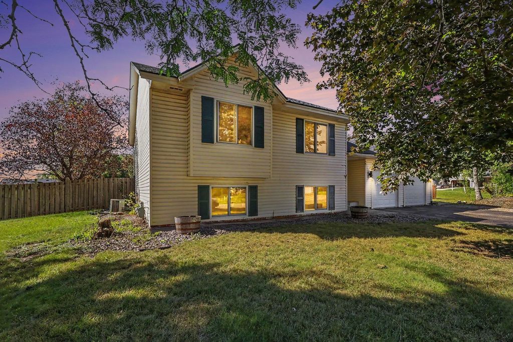 7850 Grinnell Court E, Lakeville