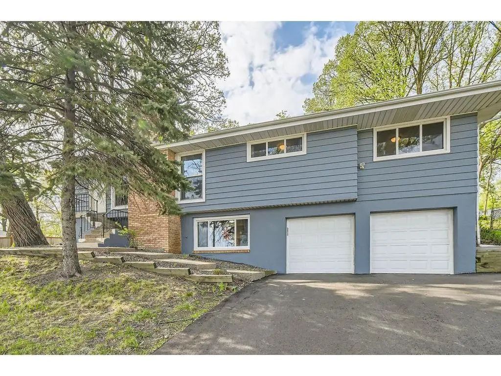 1316 Holdridge Terrace, Wayzata